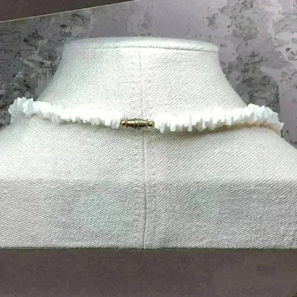 Vintage White Seashell Necklace - Picture 2 of 2